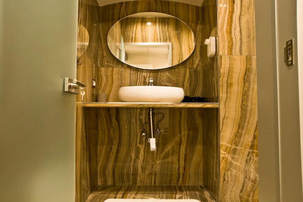 Suite Napoli Sotterranea Con Jacuzzi Eksteriør bilde